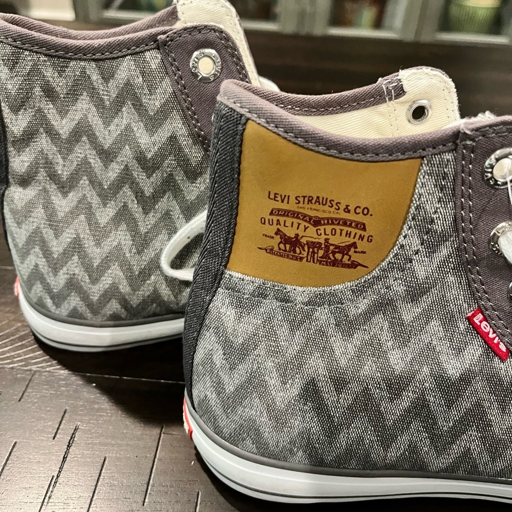 Levi's Zigzag Patterned Gray High-Tops Size 10 Wo… - image 4